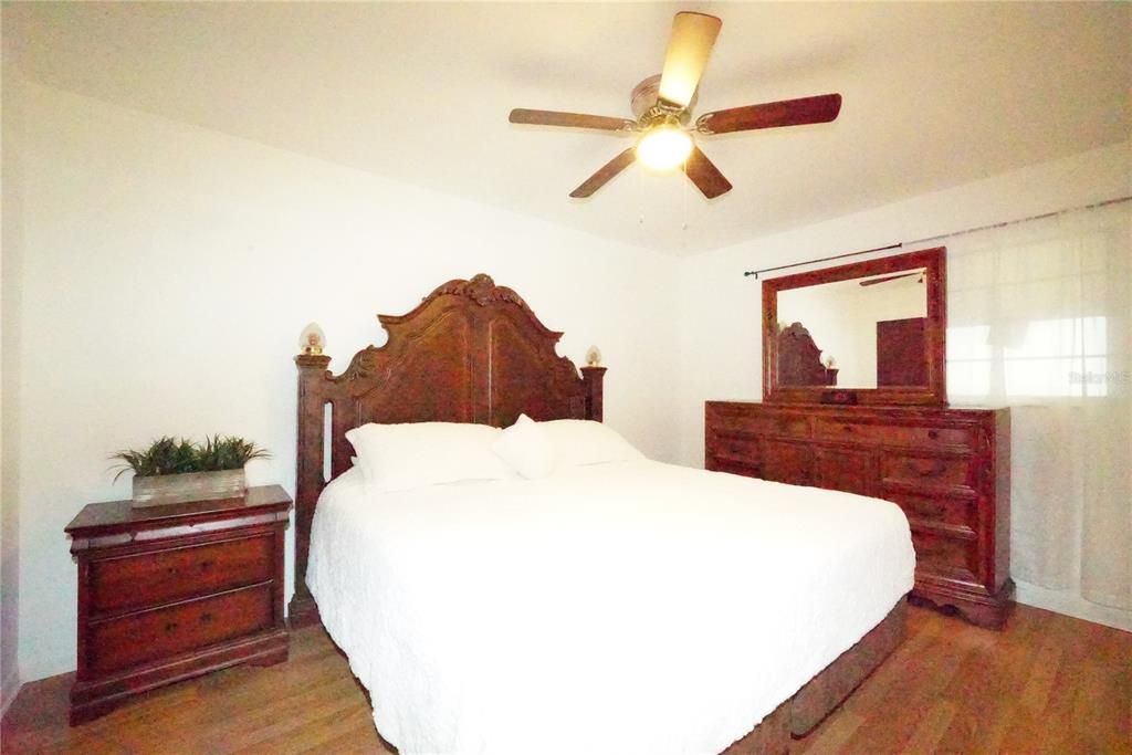 For Sale: $78,500 (1 beds, 1 baths, 560 Square Feet)