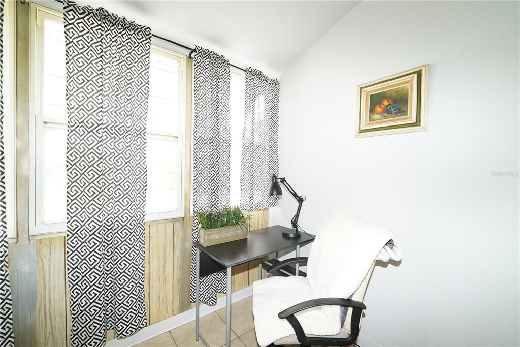 For Sale: $78,500 (1 beds, 1 baths, 560 Square Feet)