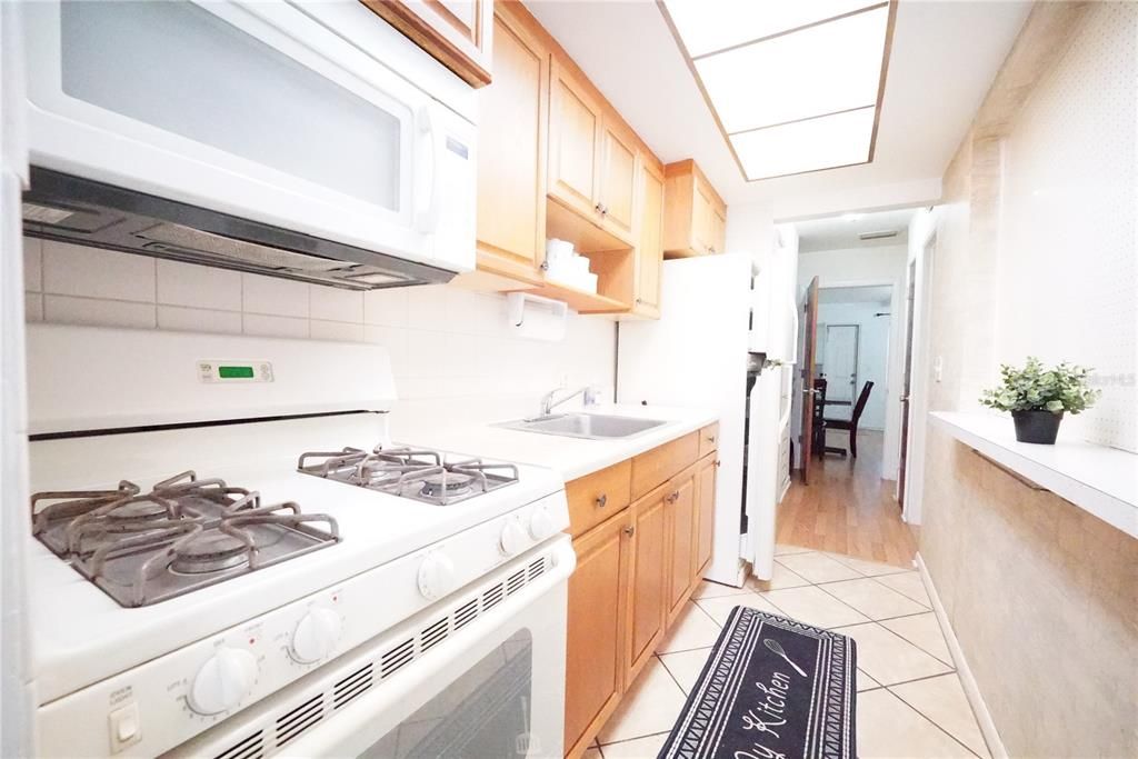 For Sale: $78,500 (1 beds, 1 baths, 560 Square Feet)