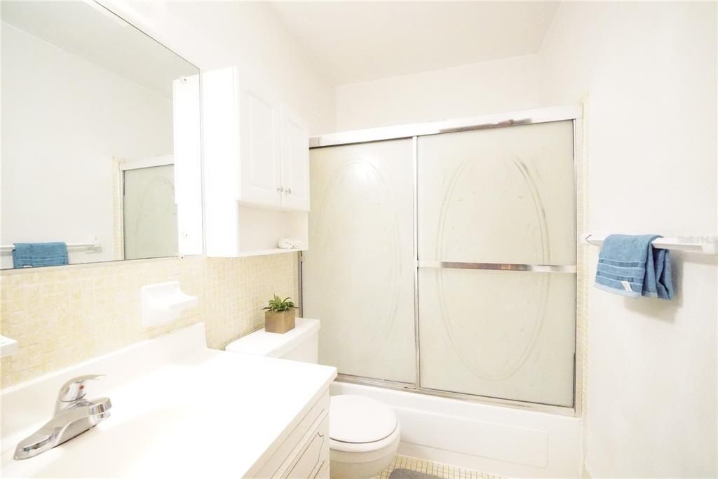 For Sale: $78,500 (1 beds, 1 baths, 560 Square Feet)