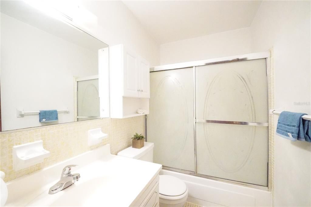 For Sale: $78,500 (1 beds, 1 baths, 560 Square Feet)