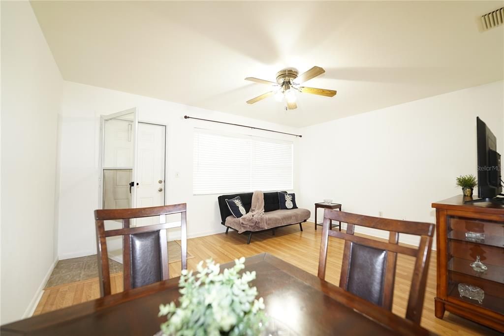 For Sale: $78,500 (1 beds, 1 baths, 560 Square Feet)