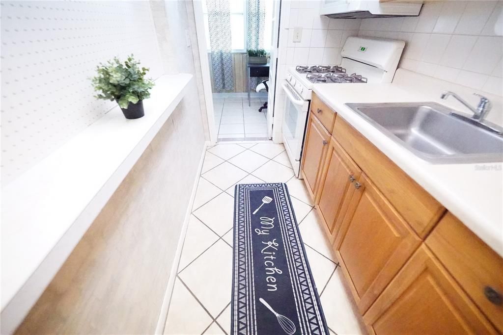 For Sale: $78,500 (1 beds, 1 baths, 560 Square Feet)