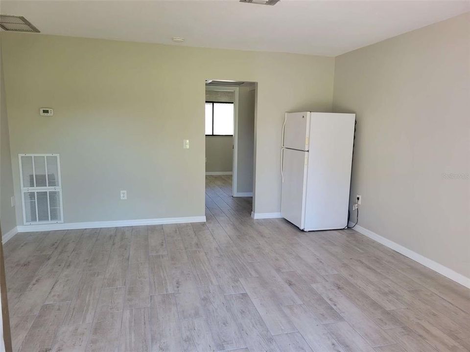 Active With Contract: $150,000 (1 beds, 1 baths, 428 Square Feet)