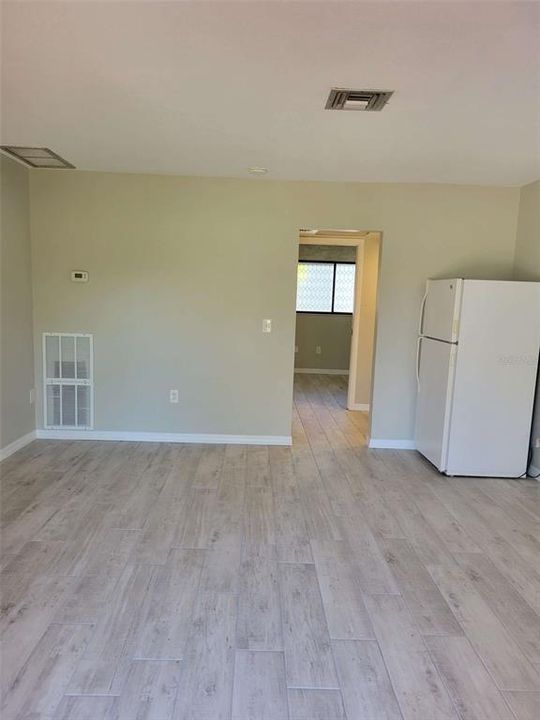 Active With Contract: $150,000 (1 beds, 1 baths, 428 Square Feet)