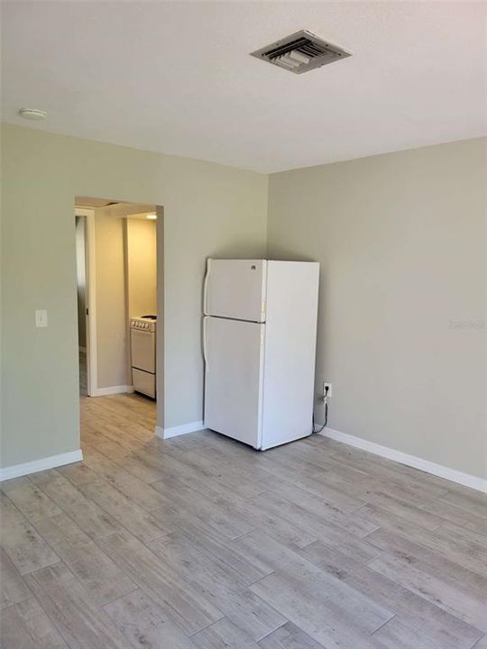 Active With Contract: $150,000 (1 beds, 1 baths, 428 Square Feet)