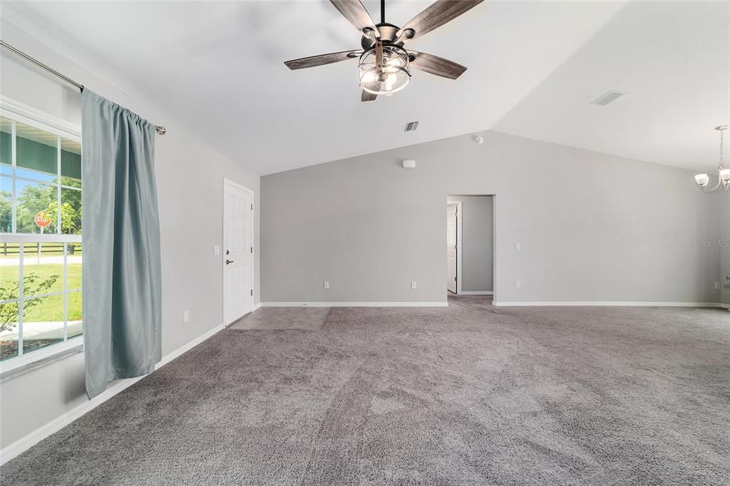 For Sale: $269,900 (3 beds, 2 baths, 1433 Square Feet)