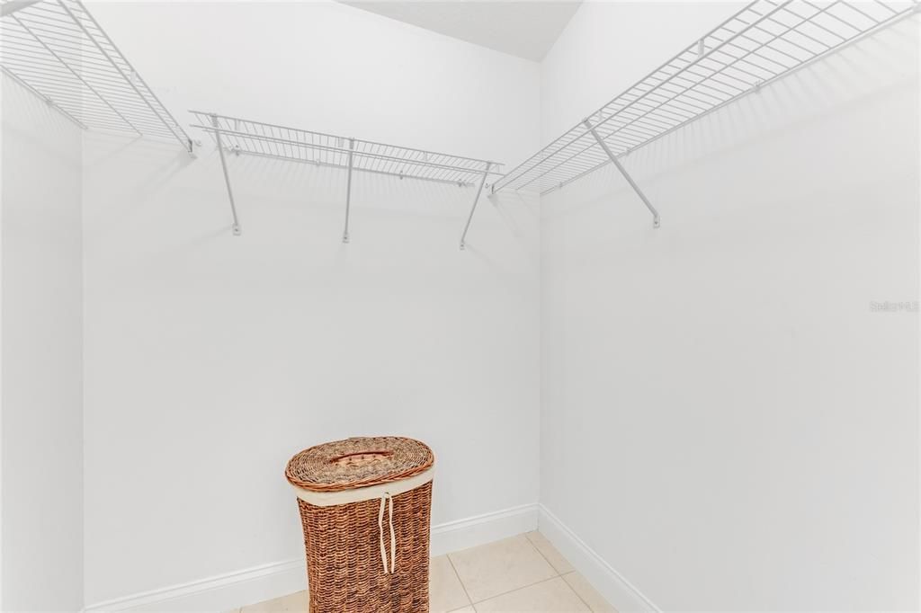 合同活跃: $439,900 (3 贝兹, 2 浴室, 2360 平方英尺)