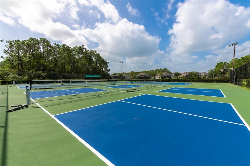 合同活跃: $439,900 (3 贝兹, 2 浴室, 2360 平方英尺)