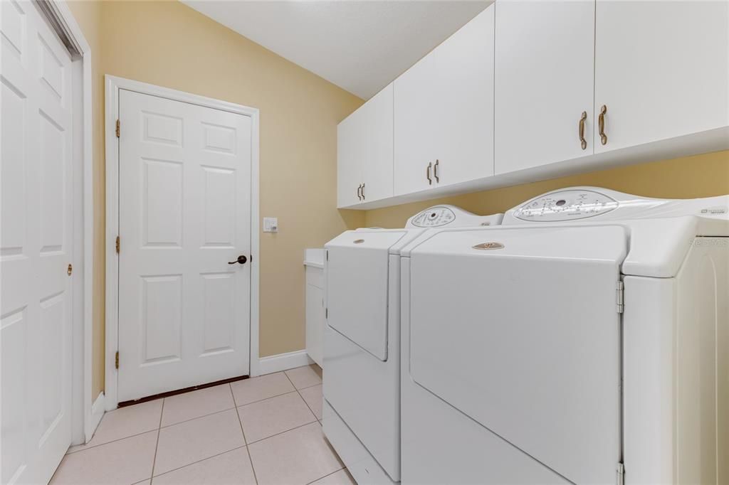 合同活跃: $439,900 (3 贝兹, 2 浴室, 2360 平方英尺)