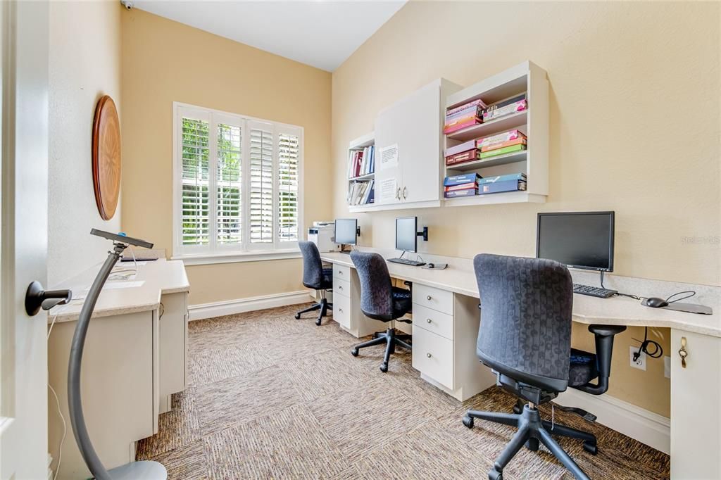 合同活跃: $439,900 (3 贝兹, 2 浴室, 2360 平方英尺)