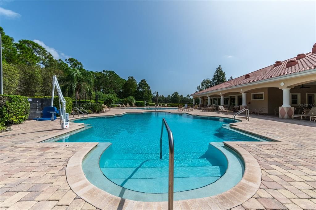 合同活跃: $439,900 (3 贝兹, 2 浴室, 2360 平方英尺)