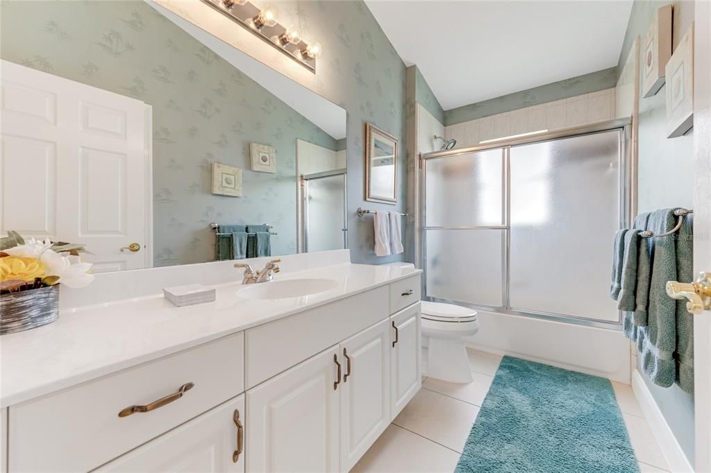 合同活跃: $439,900 (3 贝兹, 2 浴室, 2360 平方英尺)