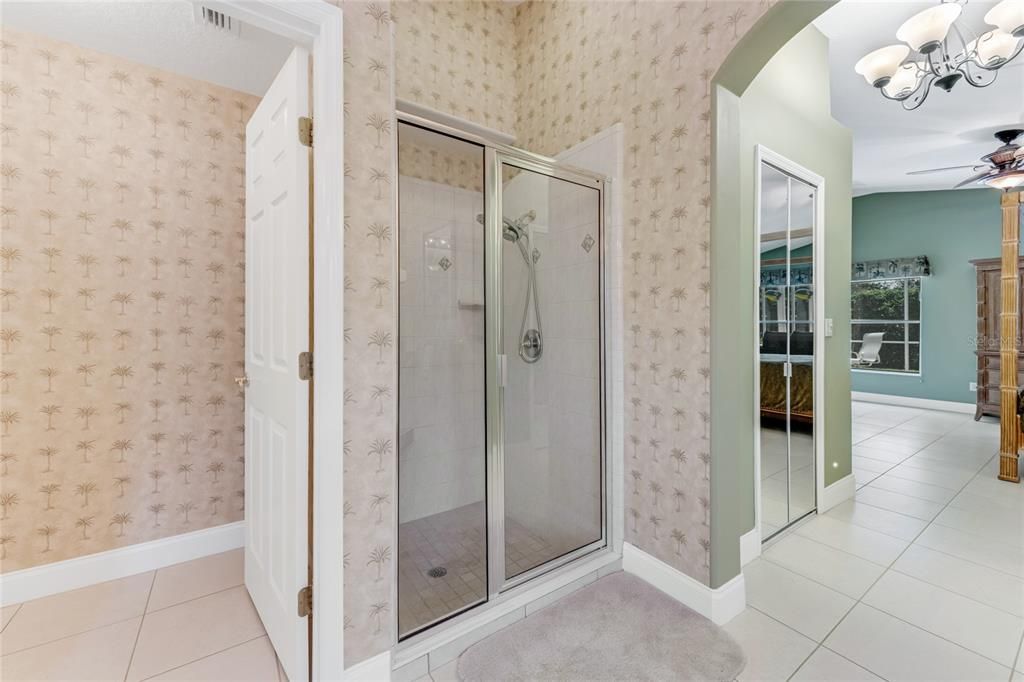 合同活跃: $439,900 (3 贝兹, 2 浴室, 2360 平方英尺)