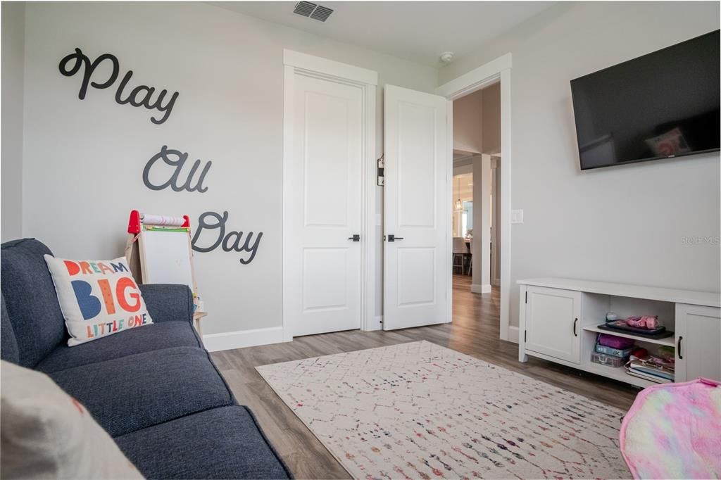 For Sale: $1,135,000 (5 beds, 3 baths, 3228 Square Feet)