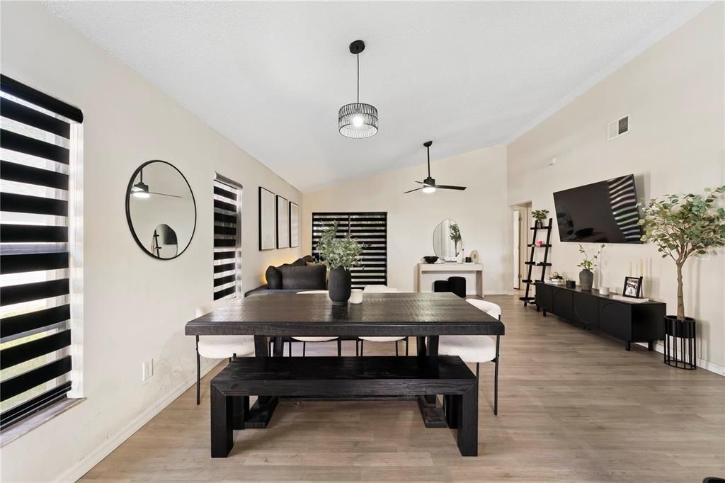 Activo con contrato: $2,500 (3 camas, 2 baños, 1176 Pies cuadrados)