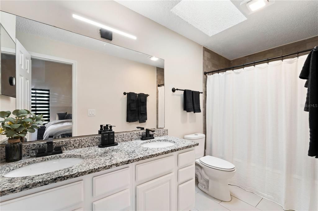 Activo con contrato: $2,500 (3 camas, 2 baños, 1176 Pies cuadrados)