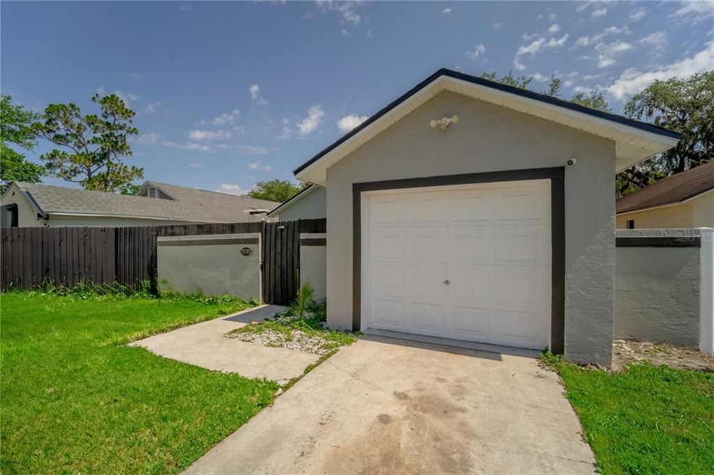 Activo con contrato: $2,500 (3 camas, 2 baños, 1176 Pies cuadrados)