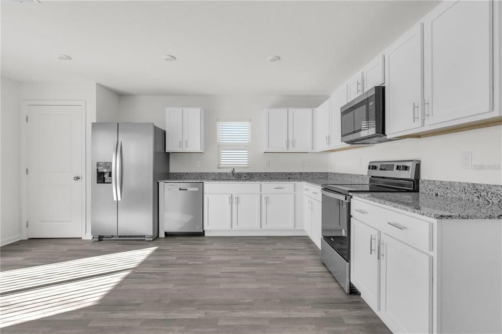 出租: $2,085 (3 贝兹, 2 浴室, 1557 平方英尺)