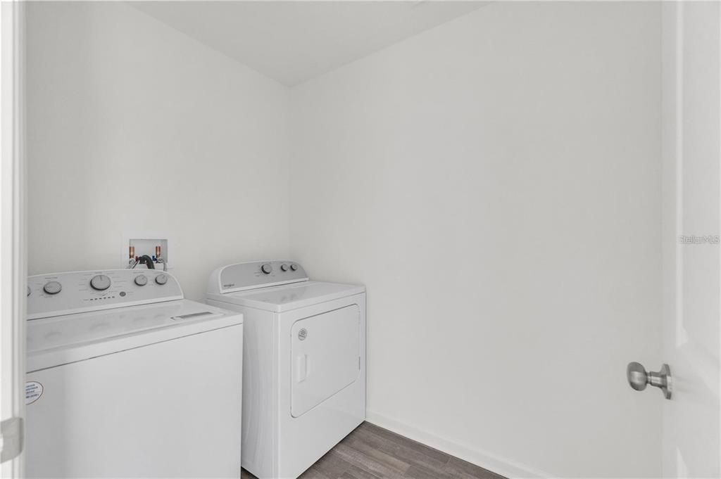 出租: $2,085 (3 贝兹, 2 浴室, 1557 平方英尺)