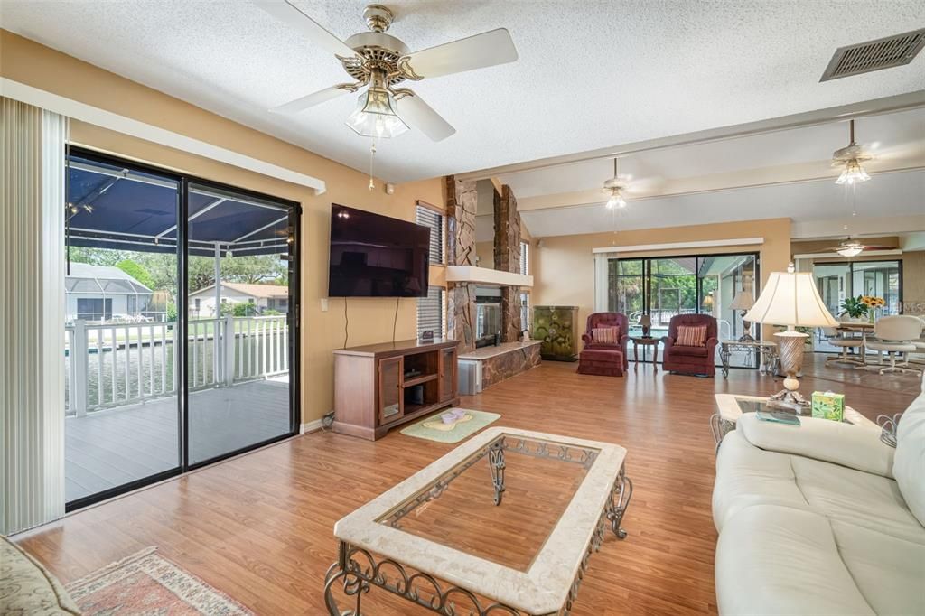 Active With Contract: $872,500 (4 beds, 3 baths, 2945 Square Feet)