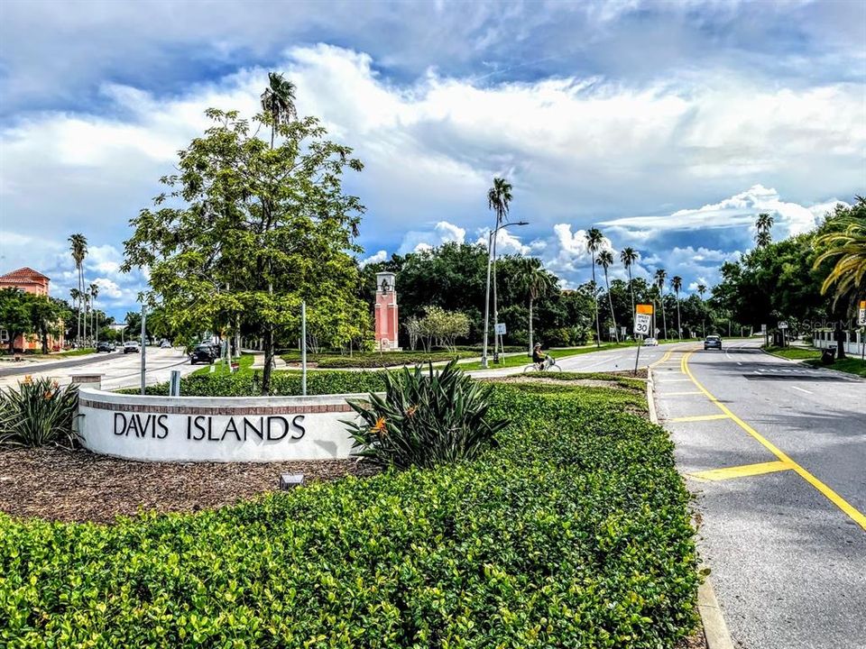 Active With Contract: $872,500 (4 beds, 3 baths, 2945 Square Feet)