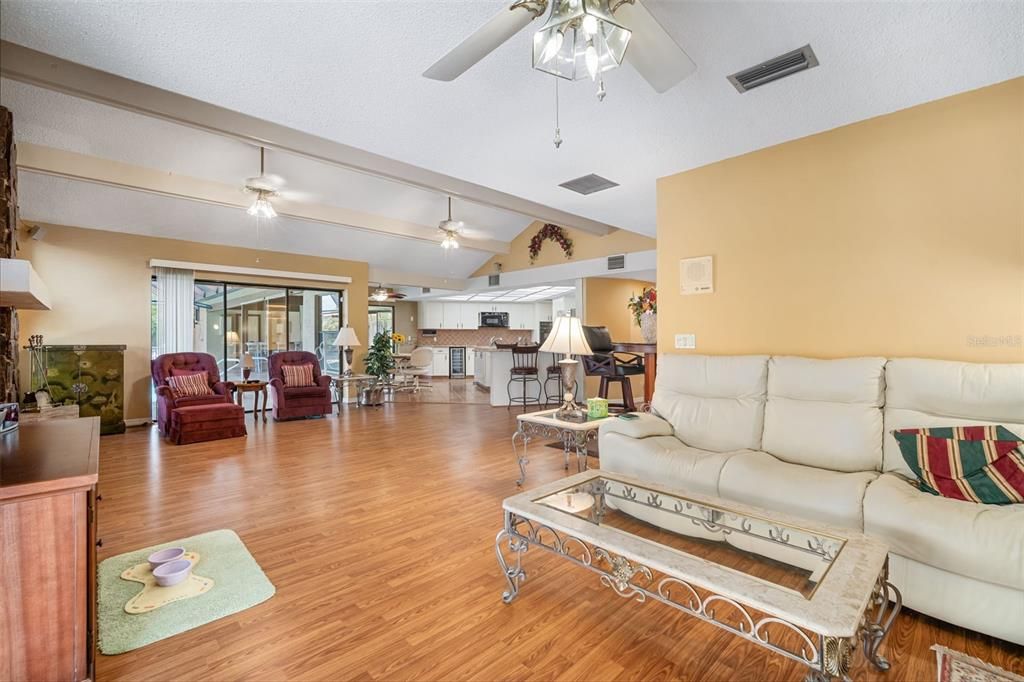 Active With Contract: $872,500 (4 beds, 3 baths, 2945 Square Feet)