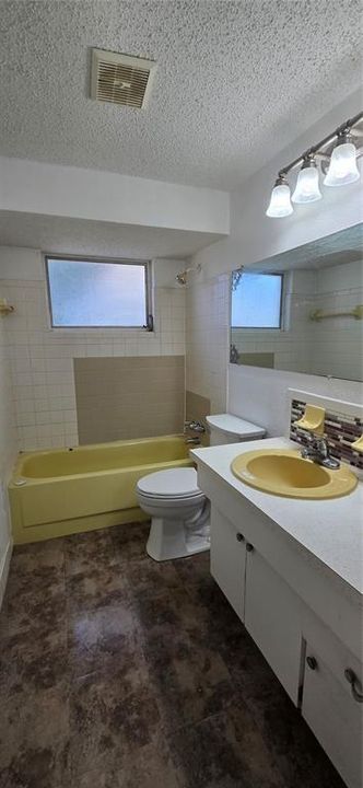 Под контрактом: $189,999 (2 спален, 1 ванн, 848 Квадратных фут)