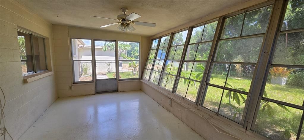 Под контрактом: $189,999 (2 спален, 1 ванн, 848 Квадратных фут)