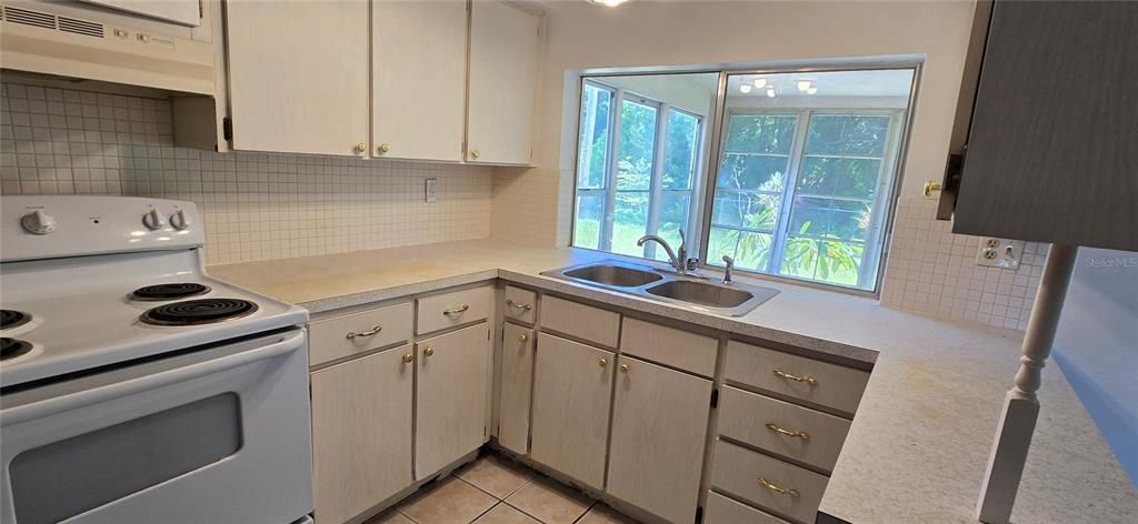 Под контрактом: $189,999 (2 спален, 1 ванн, 848 Квадратных фут)