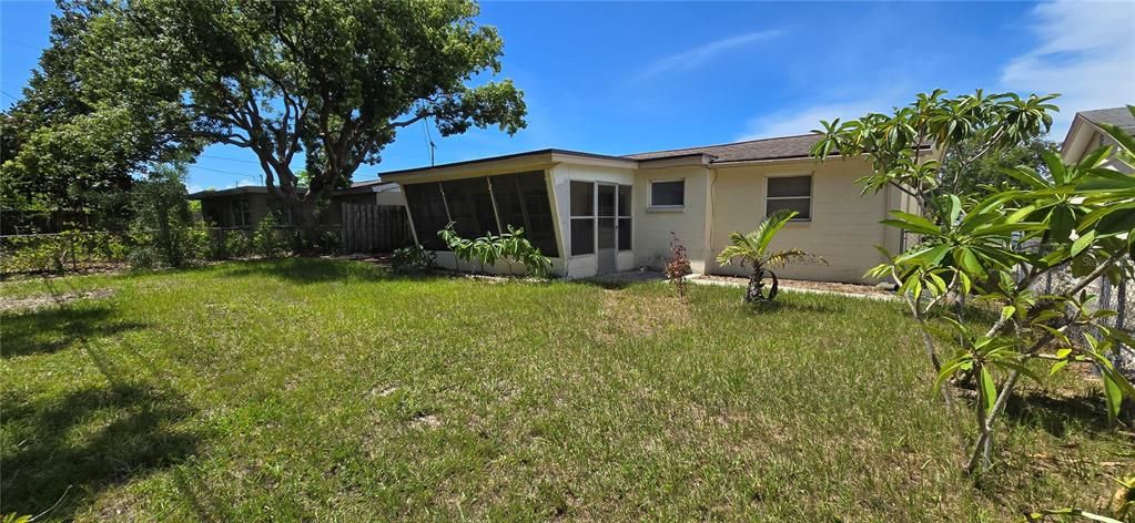 Под контрактом: $189,999 (2 спален, 1 ванн, 848 Квадратных фут)