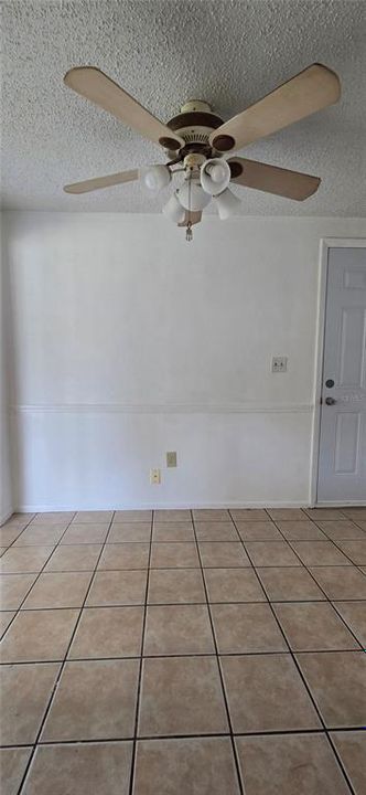 Под контрактом: $189,999 (2 спален, 1 ванн, 848 Квадратных фут)