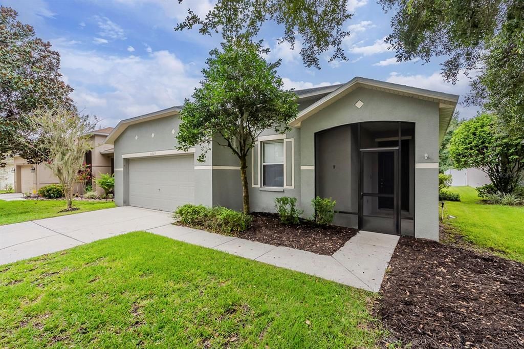 合同活跃: $359,900 (3 贝兹, 2 浴室, 2210 平方英尺)