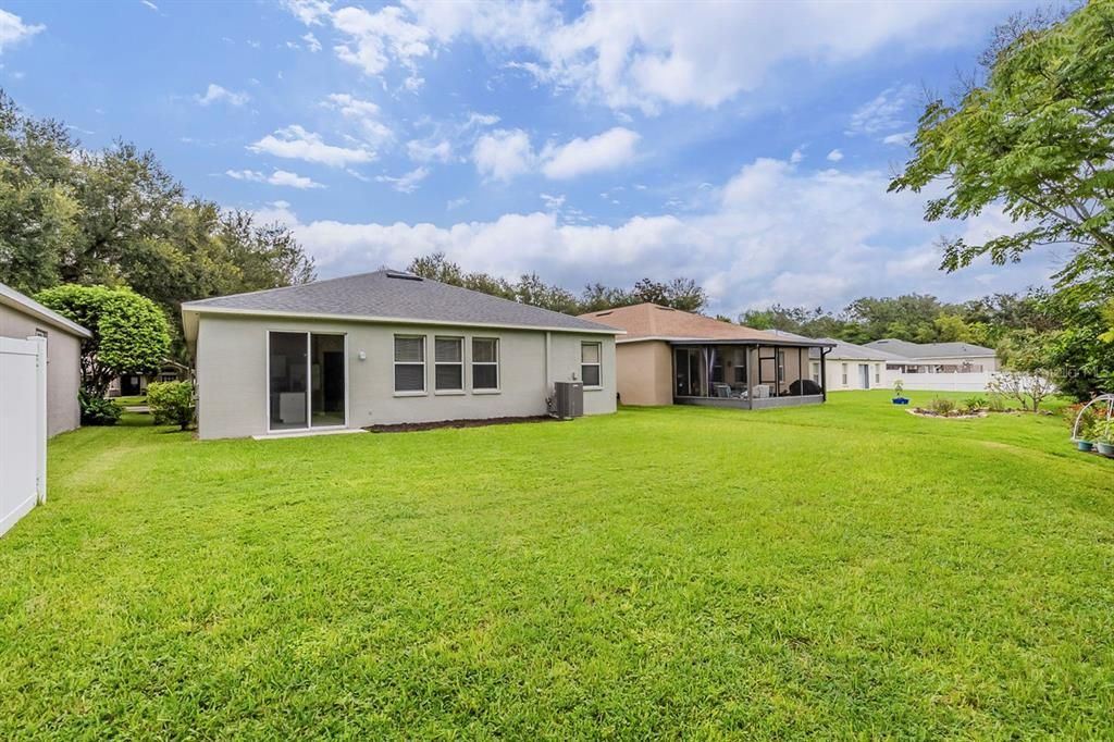 合同活跃: $359,900 (3 贝兹, 2 浴室, 2210 平方英尺)