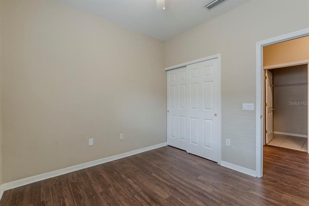 合同活跃: $359,900 (3 贝兹, 2 浴室, 2210 平方英尺)