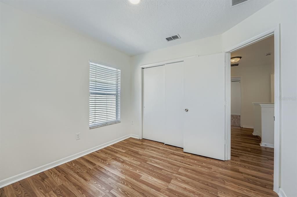 合同活跃: $299,900 (3 贝兹, 2 浴室, 1722 平方英尺)