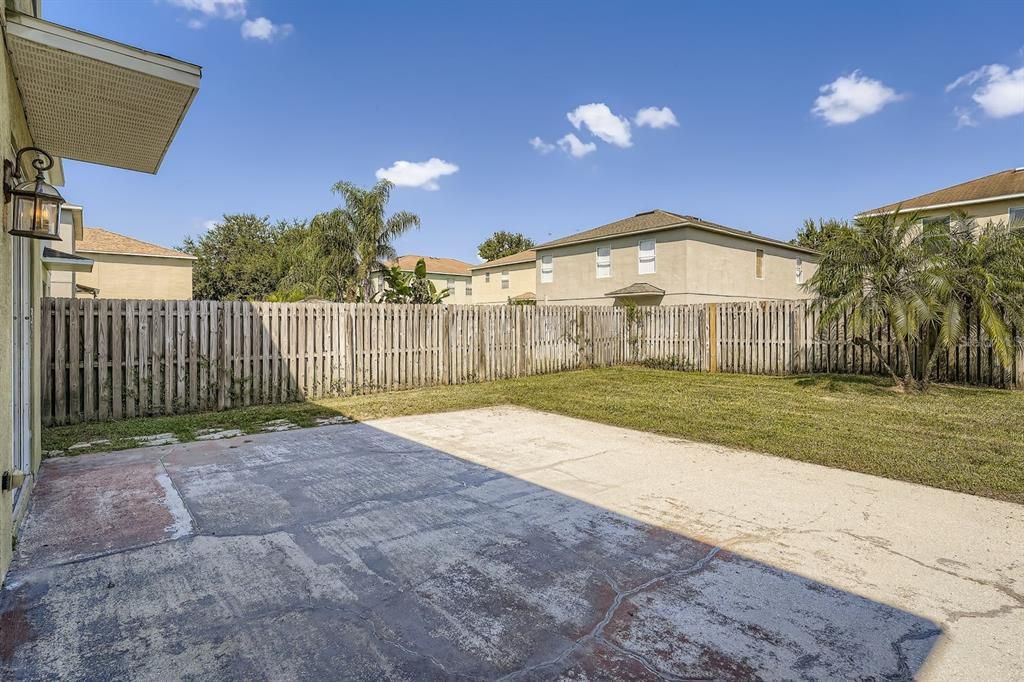 合同活跃: $299,900 (3 贝兹, 2 浴室, 1722 平方英尺)