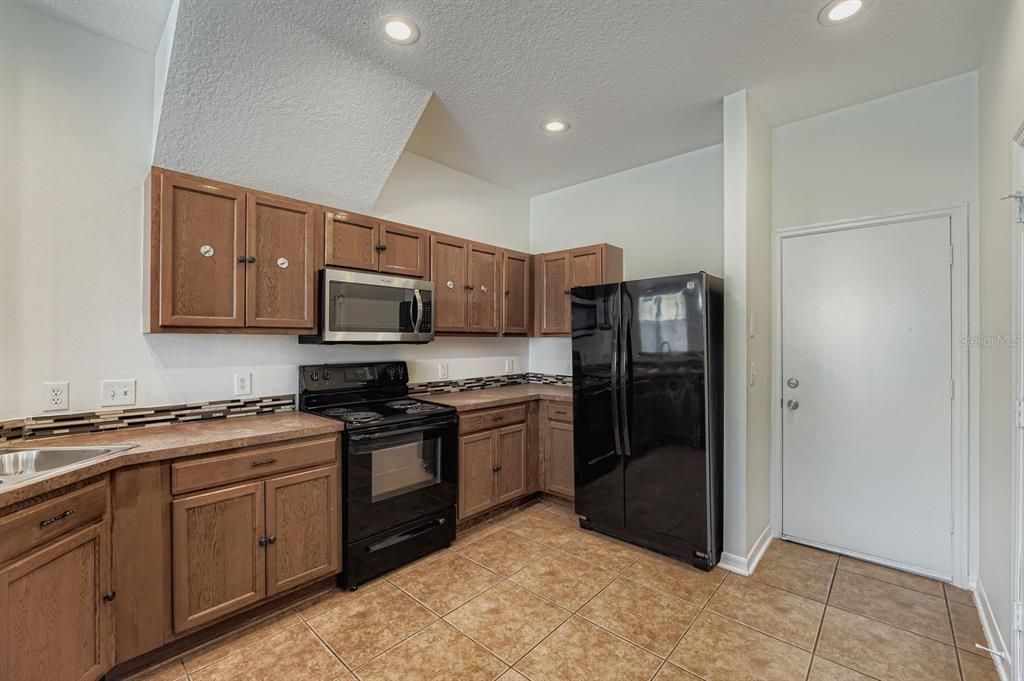 合同活跃: $299,900 (3 贝兹, 2 浴室, 1722 平方英尺)