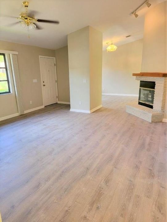 For Rent: $1,800 (2 beds, 2 baths, 1493 Square Feet)