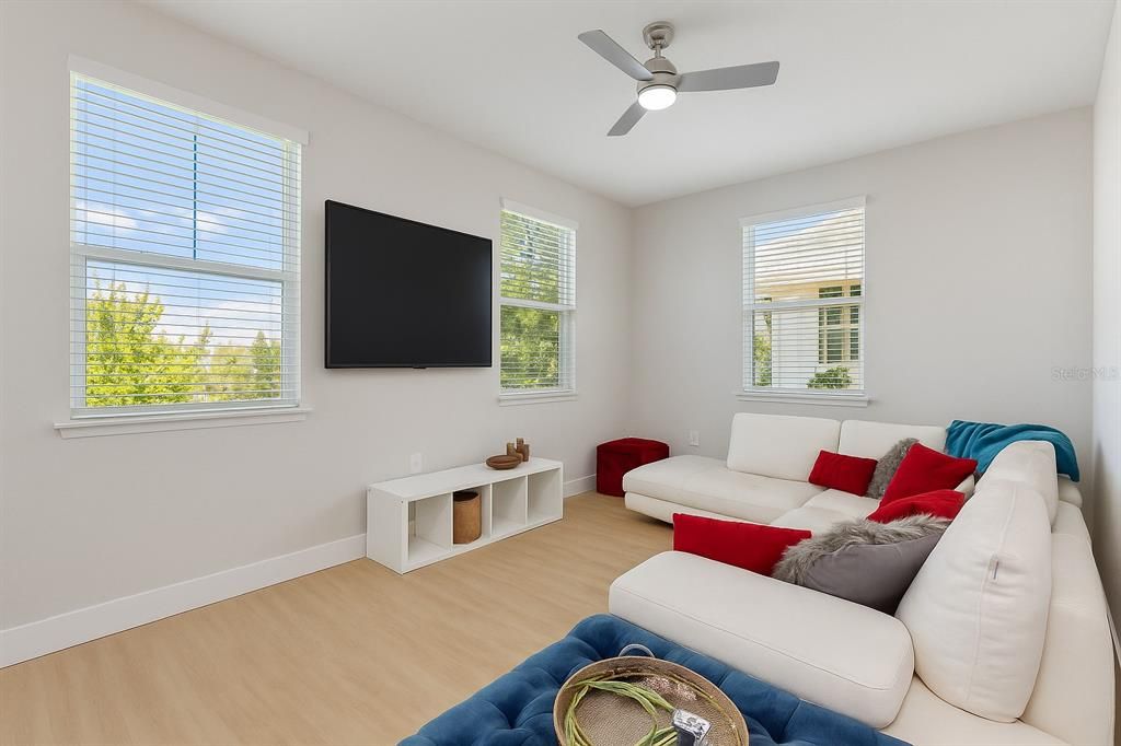 待售: $525,000 (3 贝兹, 2 浴室, 2149 平方英尺)