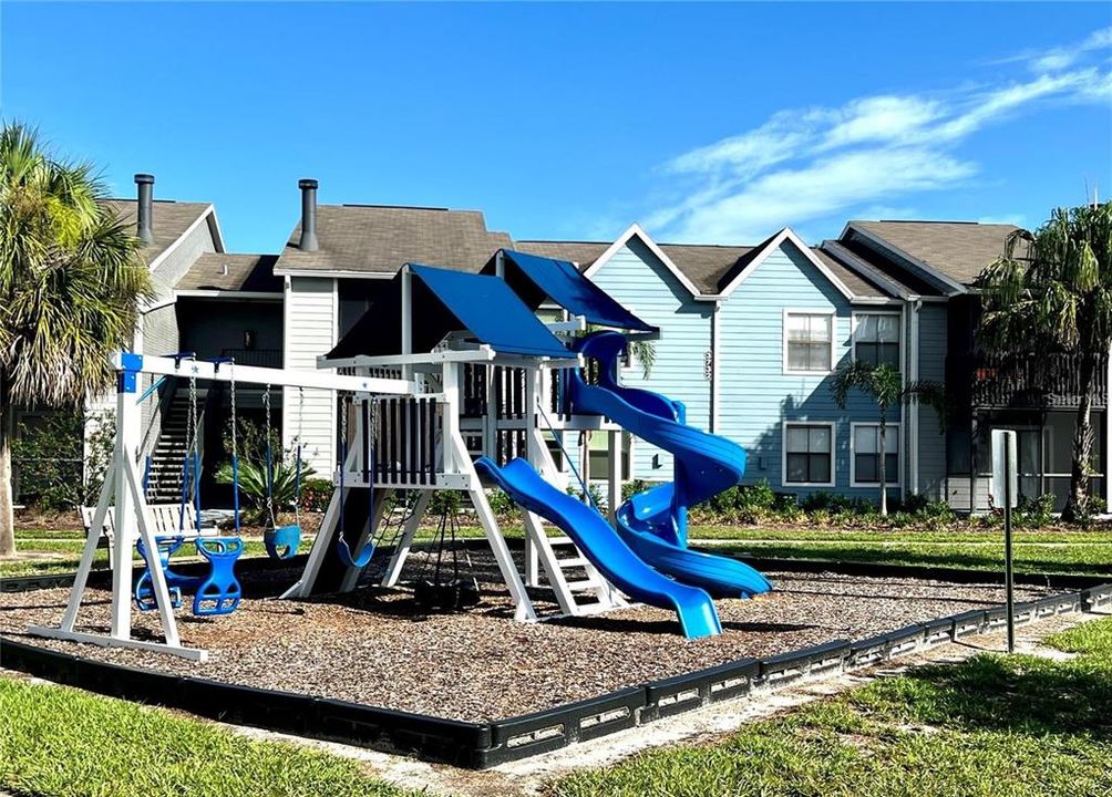 Active With Contract: $175,999 (2 beds, 1 baths, 768 Square Feet)