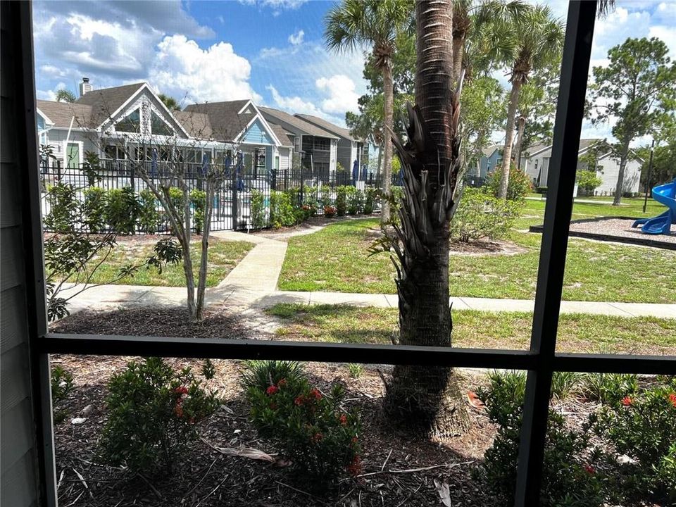 Active With Contract: $175,999 (2 beds, 1 baths, 768 Square Feet)