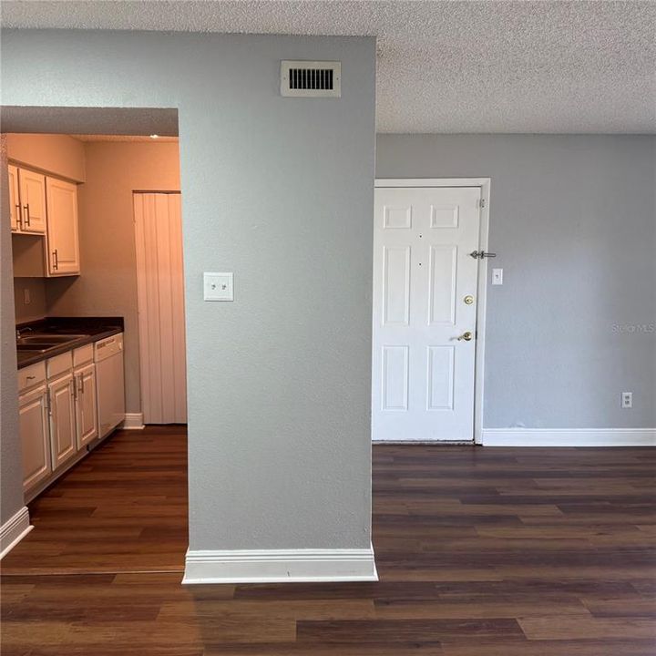 Active With Contract: $175,999 (2 beds, 1 baths, 768 Square Feet)