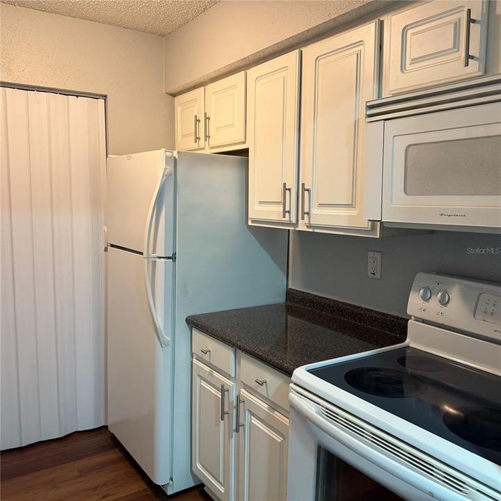 Active With Contract: $175,999 (2 beds, 1 baths, 768 Square Feet)