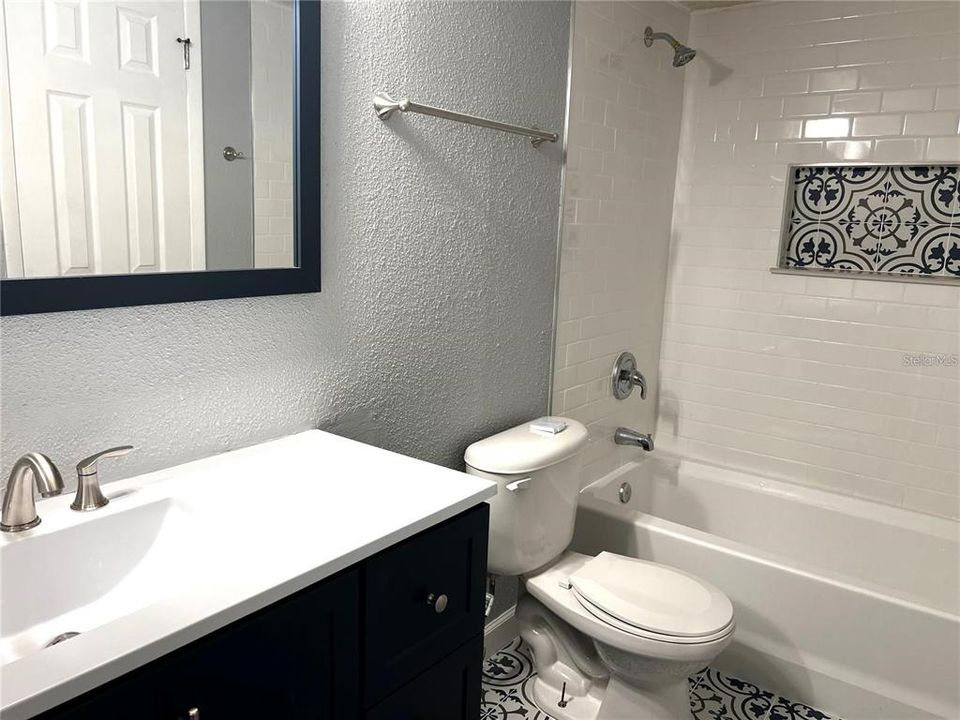 Active With Contract: $175,999 (2 beds, 1 baths, 768 Square Feet)