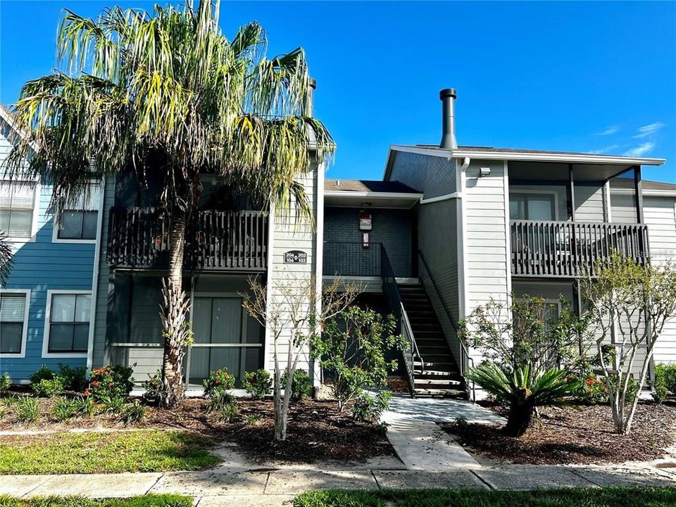 Active With Contract: $175,999 (2 beds, 1 baths, 768 Square Feet)
