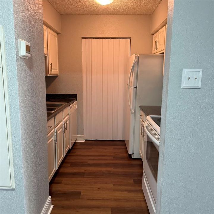 Active With Contract: $175,999 (2 beds, 1 baths, 768 Square Feet)