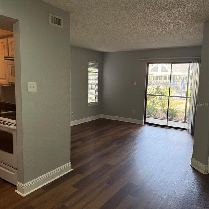 Active With Contract: $175,999 (2 beds, 1 baths, 768 Square Feet)