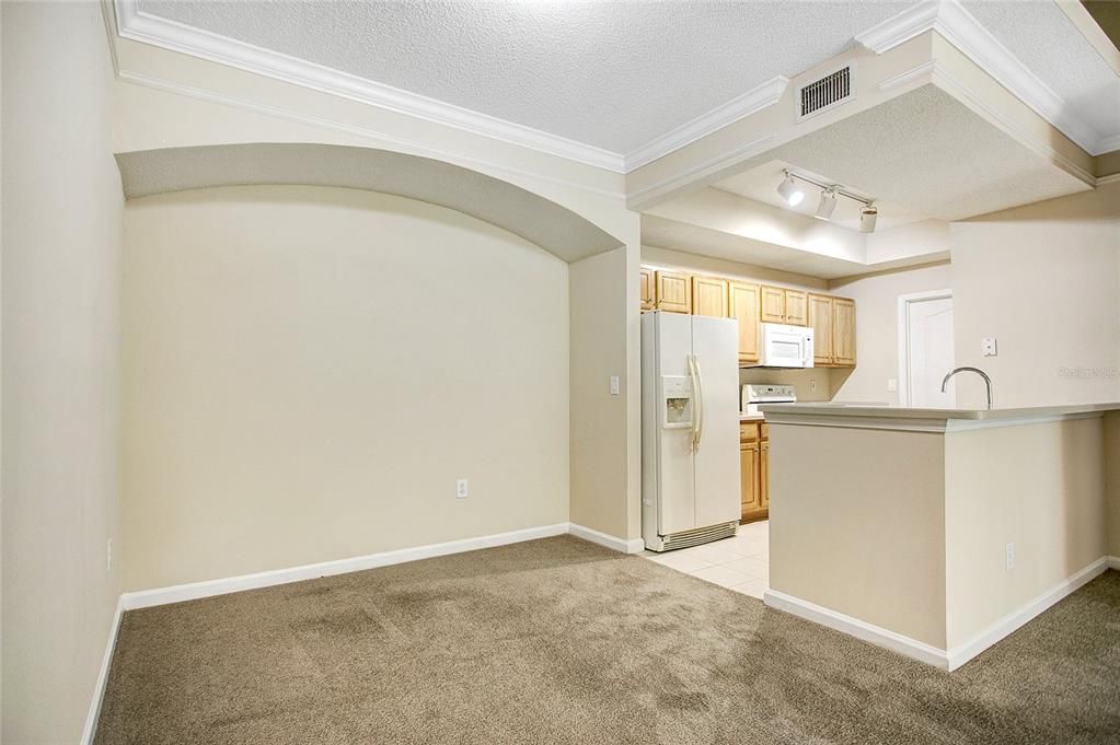 合同活跃: $1,760 (2 贝兹, 2 浴室, 1174 平方英尺)