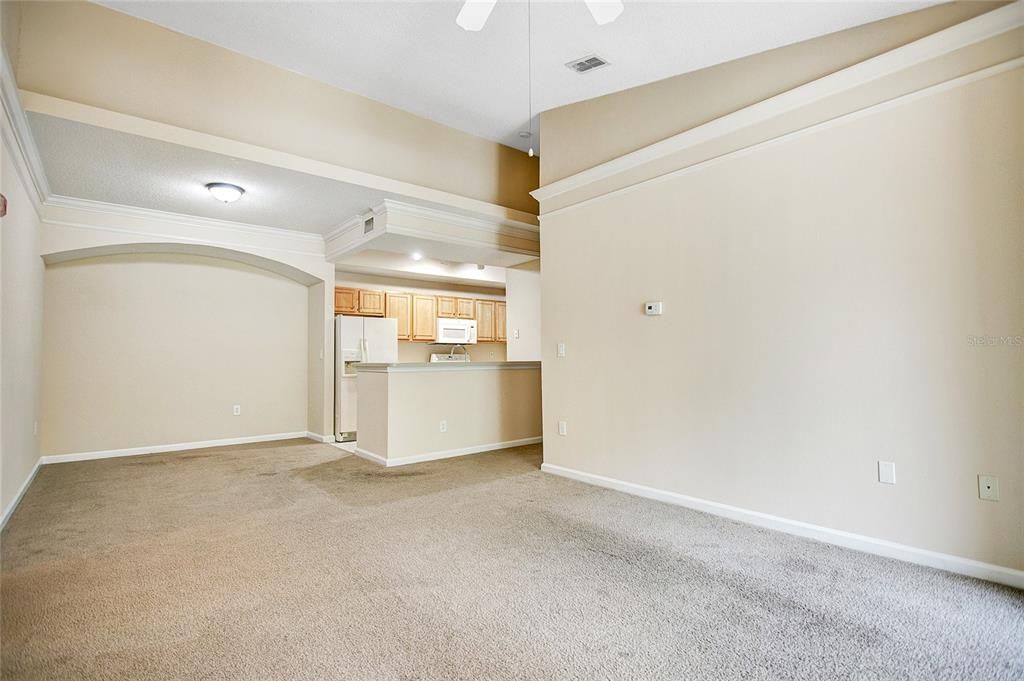 合同活跃: $1,760 (2 贝兹, 2 浴室, 1174 平方英尺)